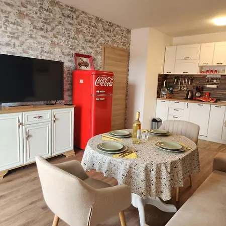 Lili's Azur Daire *